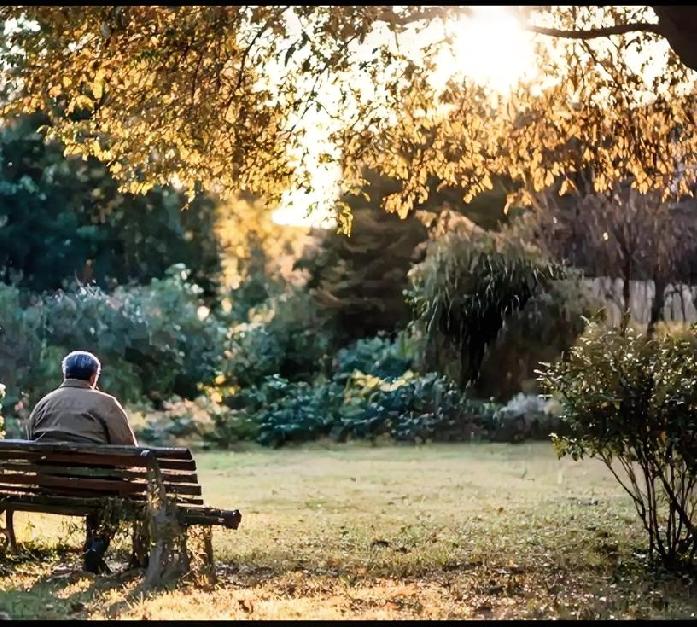 我婆婆是96岁走的，一点征兆也没有，我眼瞅着她咽的气。那天早上叫她起来吃饭，她