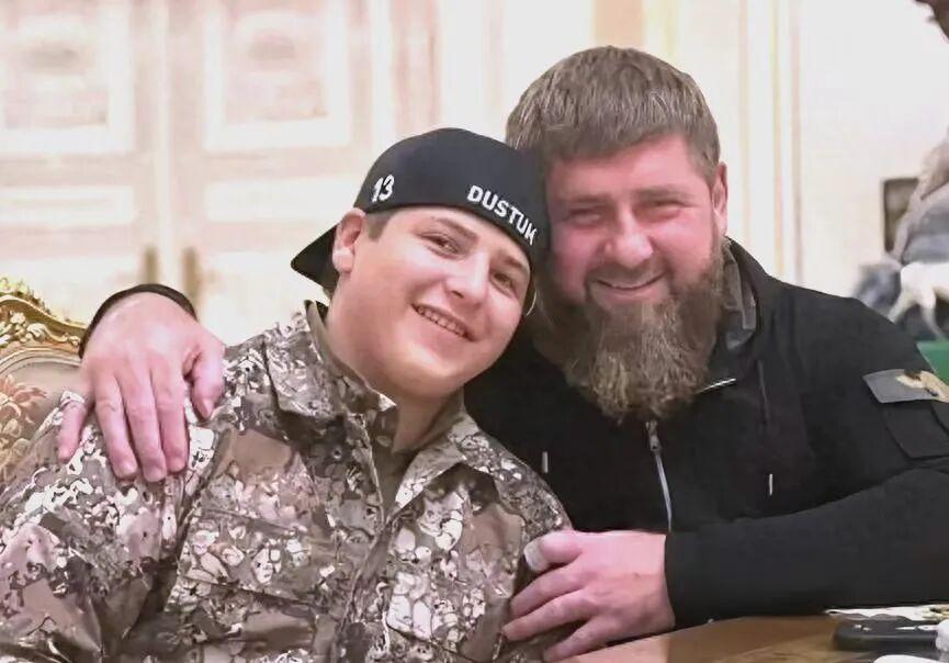 车臣权力交接出了大麻烦！1月16日，车臣接班人亚当发生严重车祸生死未卜。亚当是在