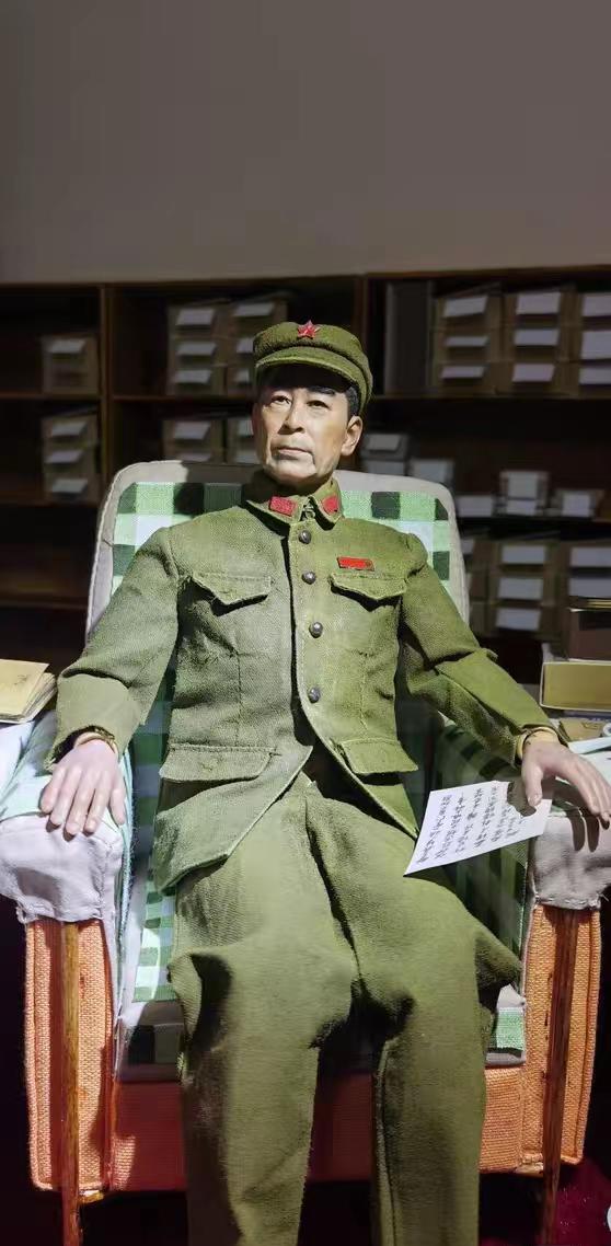 这是周总理晚年时的真实样貌，都看看吧，周总理的儒雅、机智、敏捷，令人印象深刻！