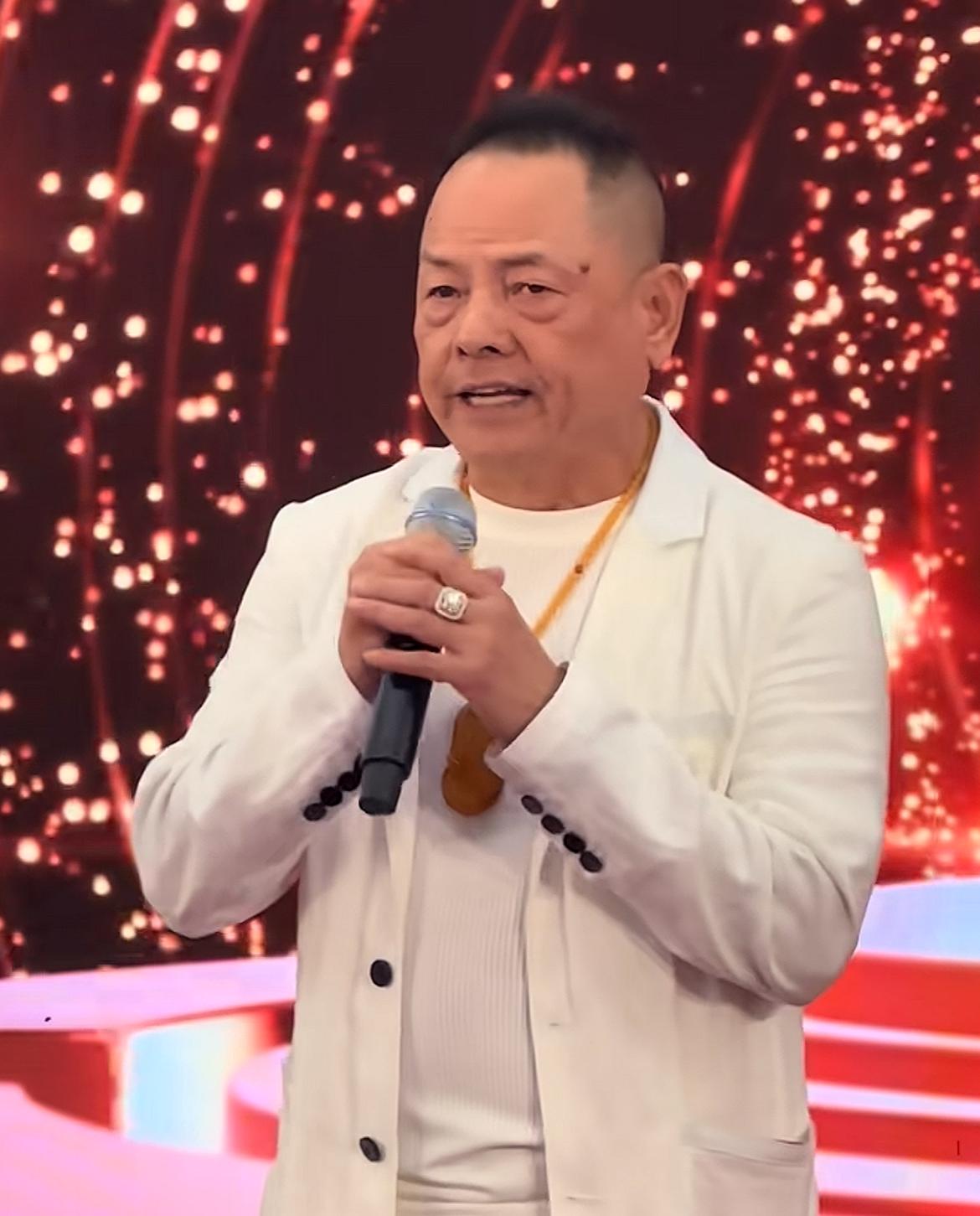 崩牙驹71岁生日嘉宾阵容曝光，三个女儿全部登台另外，还有两位“江湖猛人”，其中