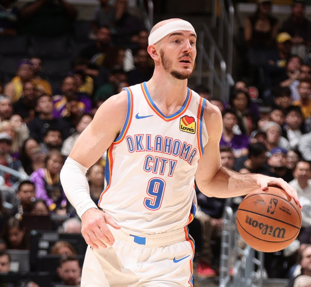 雷霆后卫卡鲁索赛后被问到与詹姆斯对位的感受时表示：“这确实很艰难，他是个强壮的家