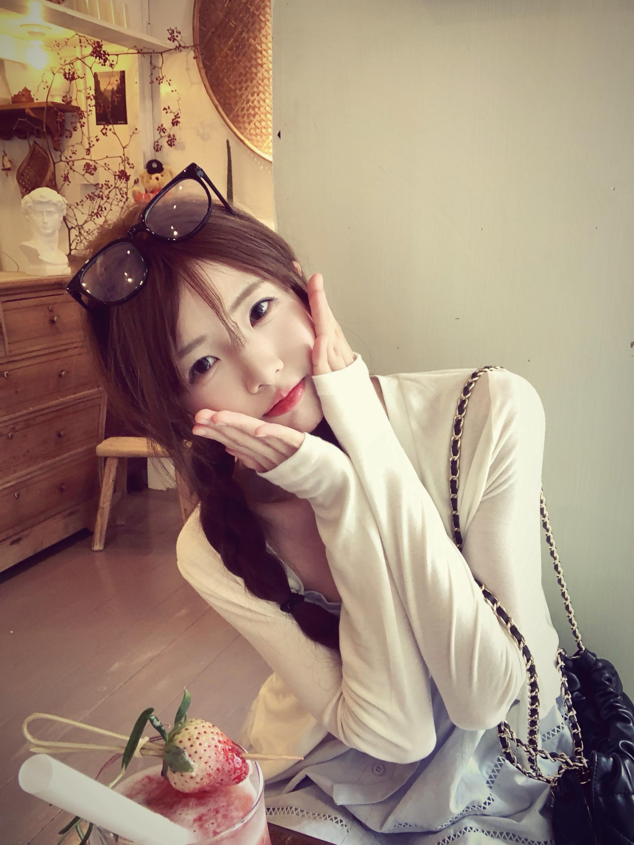 本想当个玩弄人心的渣女 结果演着演成了期待回信息的舔狗