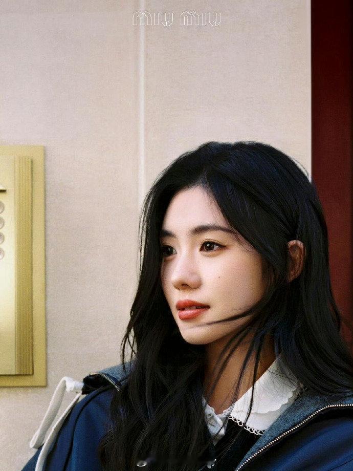 刘浩存、赵今麦miumiu最新时尚大片，秋意女孩～​​​