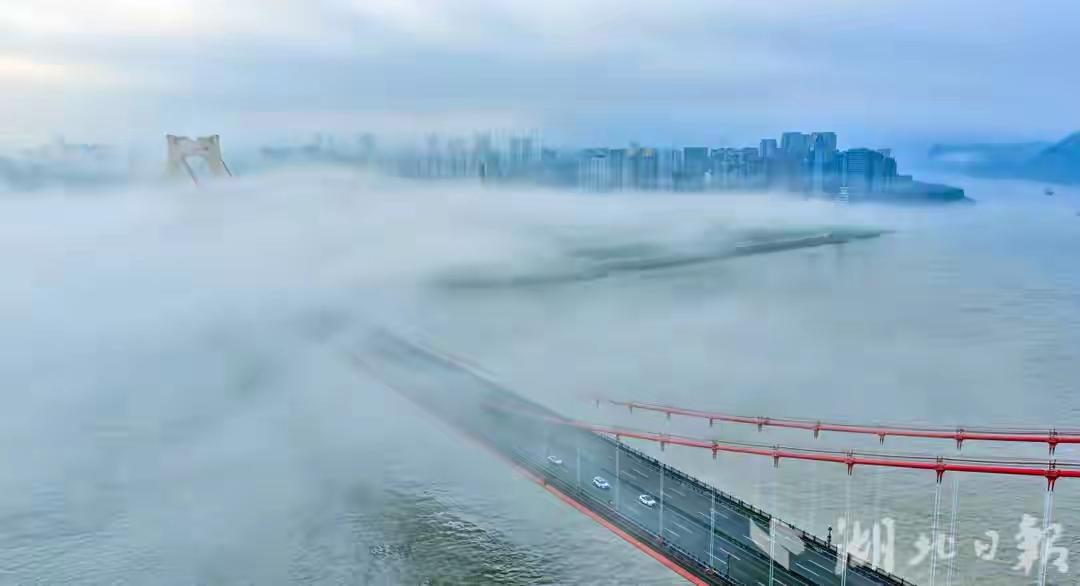 湖北宜昌夏日江景如梦似幻湖北宜昌的夏日江景，那真的是如梦似幻！之前去宜昌游玩，