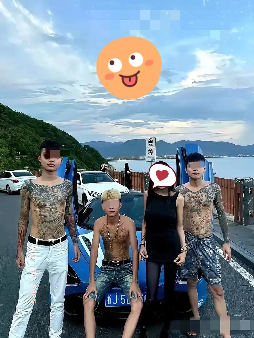这些小年轻全身都是纹身，他们怎么养活自己呢？我们上班的地方都不要纹身的，难道他