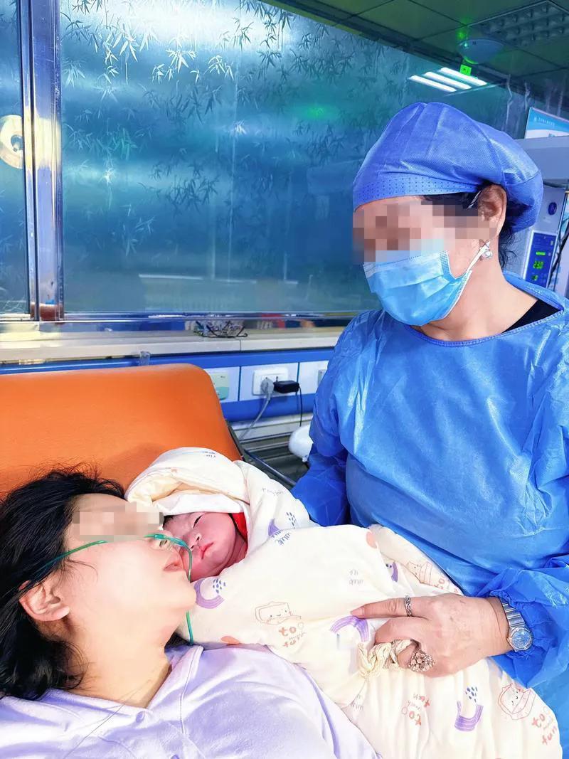 这是一个超级幸运的小宝宝[吃瓜]2026年1月1日0时，安徽省妇幼保健院迎