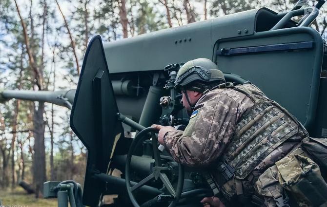 俄军发起猛烈袭击，北约多国陷入困境，英国连夜出手力挺泽连斯基！ 乌军先搞了个