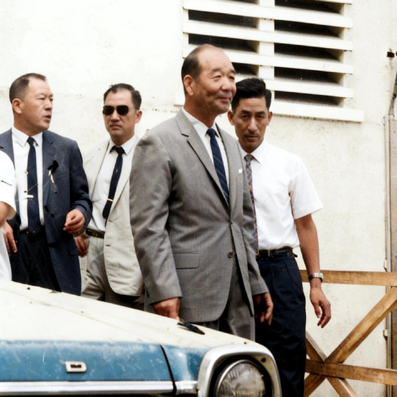 60年代，胡琏刚从“南越大使馆”的大门迈步走出，一张罕见的留影，鲜为人知的是，就