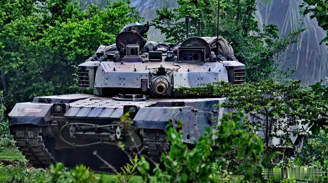 如果VT-4坦克炸膛的原因真如泰国坦克手纳隆德·康丕蓬所言，那真是又一次在全世界