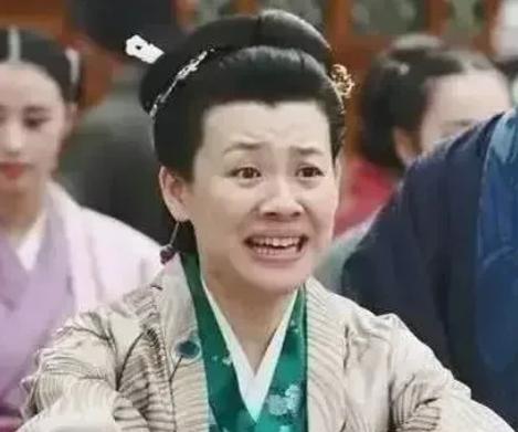 2000年，26岁的刘琳爱上了离过4次婚，大17岁的导演张黎。同居3年，刘琳想要