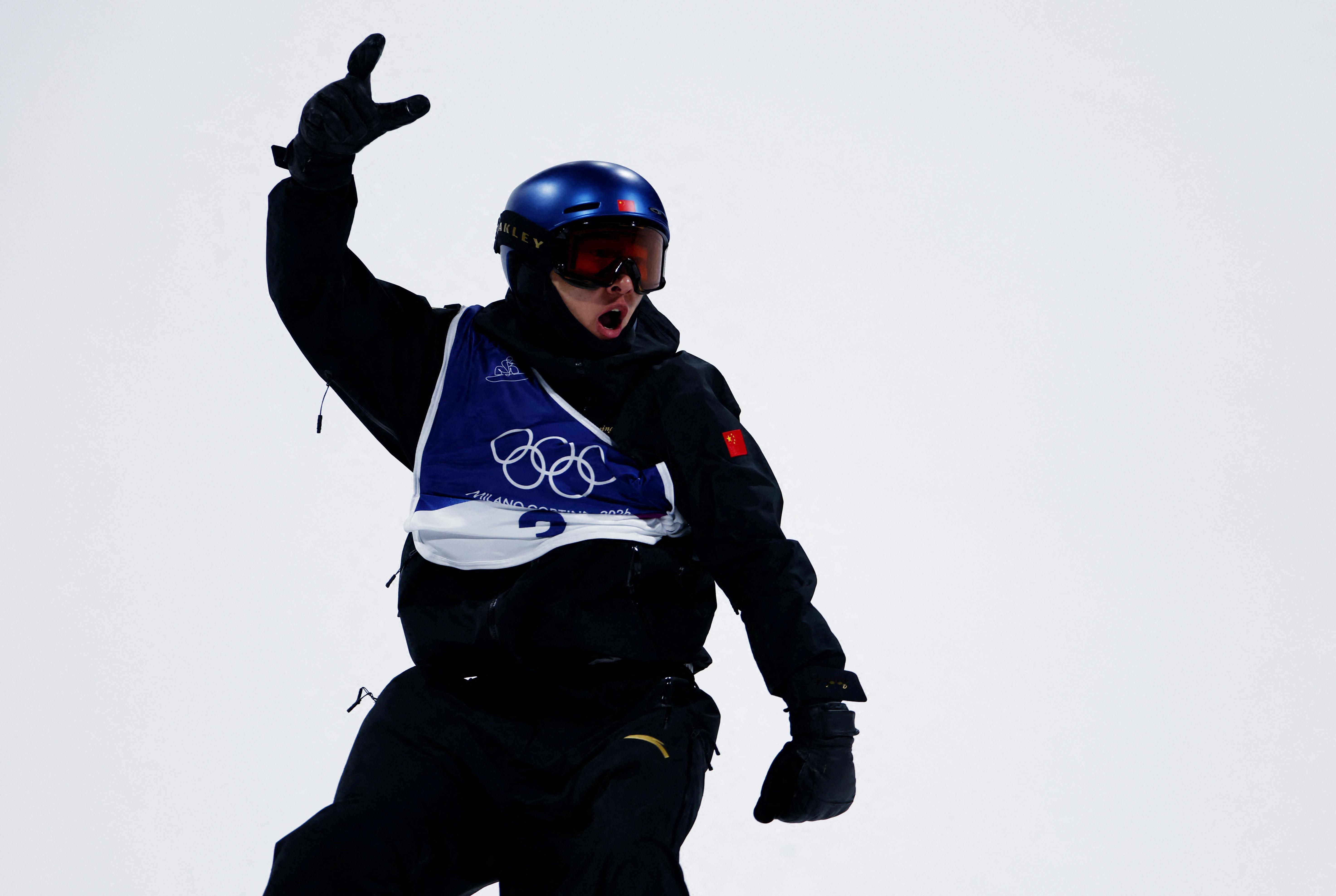 苏翊鸣回应预赛表现【苏翊鸣说决赛将选择更难的动作】直播吧2月15日讯2026年