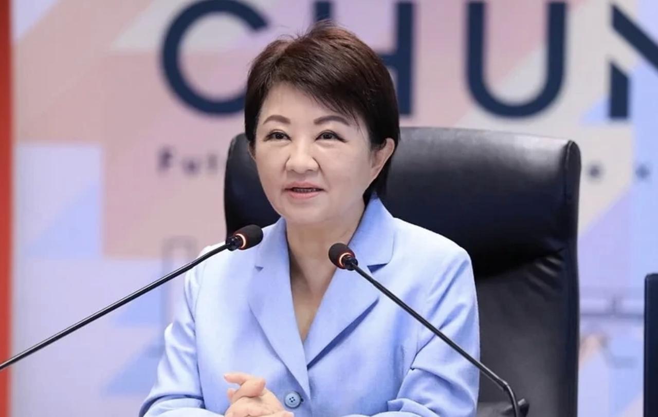 卢秀燕现身民众党党庆！不同寻常啊民众党今（8/2）日下午在台中举办党庆活动，