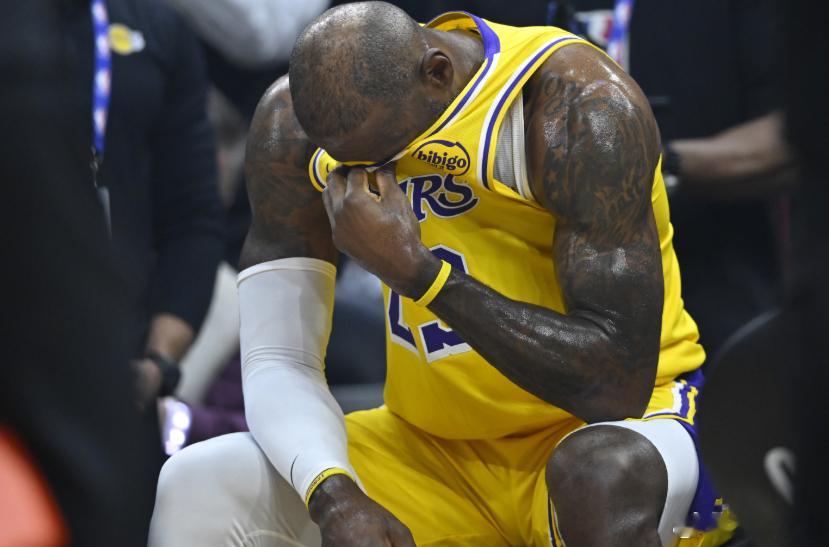 NBA常规赛，湖人在客场99-129惨败骑士。在本场比赛开始之前，骑士主场放了2