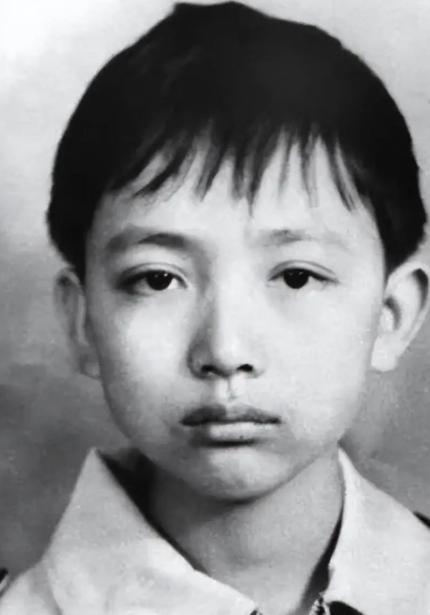 1988年，14岁因救火而壮烈牺牲的小英雄——赖宁，牺牲30多年后，不仅雕像被拆