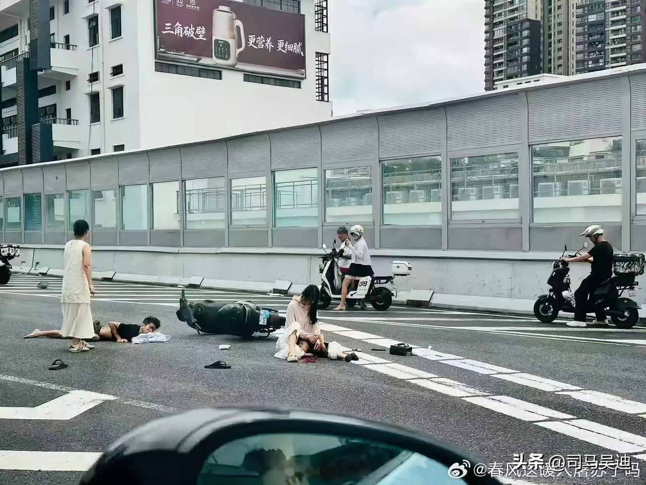 电动车走快速路也是离谱！看到这个事故其实也是必然发生的，所有的发生事故的情节都