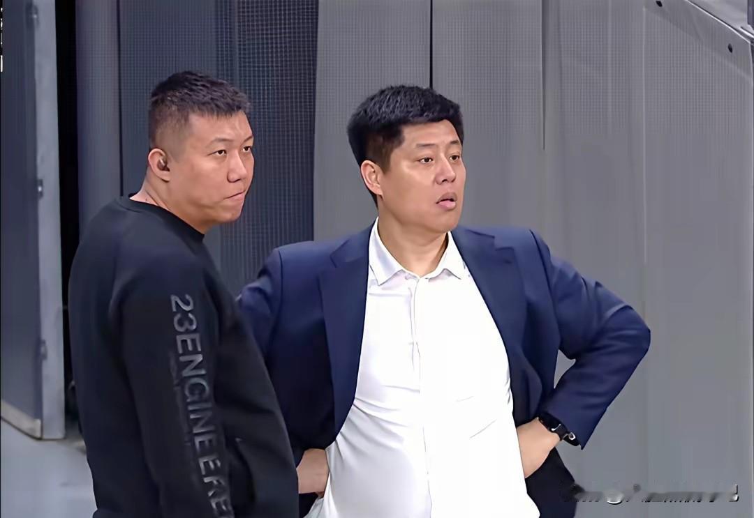 潘江因为不满裁判判罚，被驱逐，停赛是一定了，但罚款肯定少不了，要记得，山东教练邱