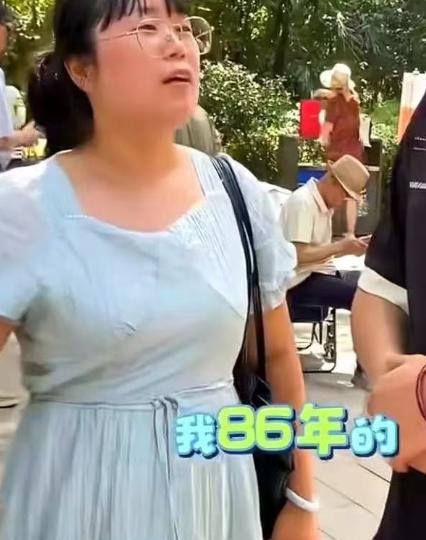 40岁大龄剩女去相亲，要求男方有房有车，这种要求还算正常。离谱的是她还有个硬性条