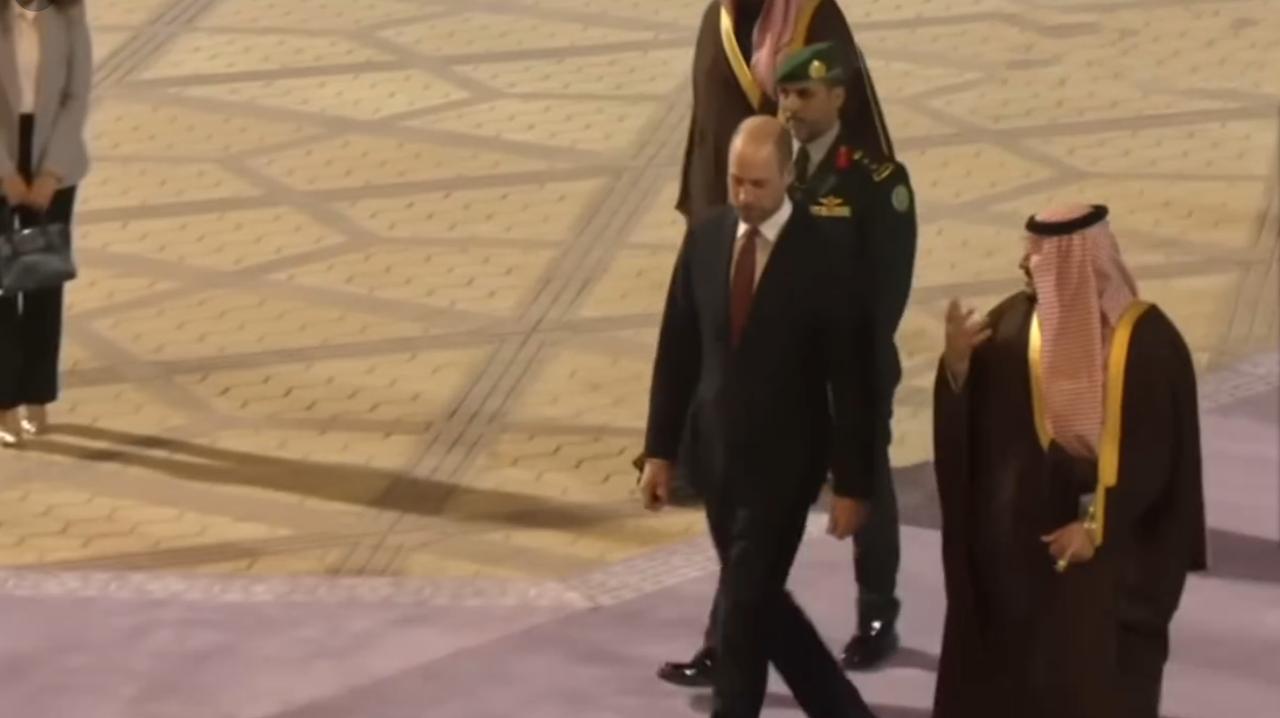 1月10日英国王室需要威廉这样的王子挽救局面，果然王子没有让民众失望；他抵达沙特