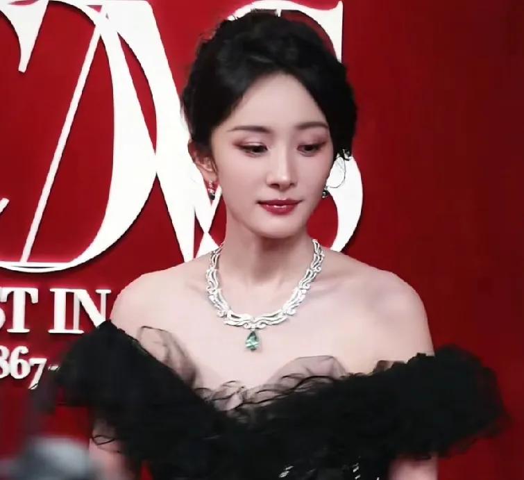 现在全网最后悔的人，应该是杨幂了！她后悔啊！因为一个小小的举动，让她在网络上