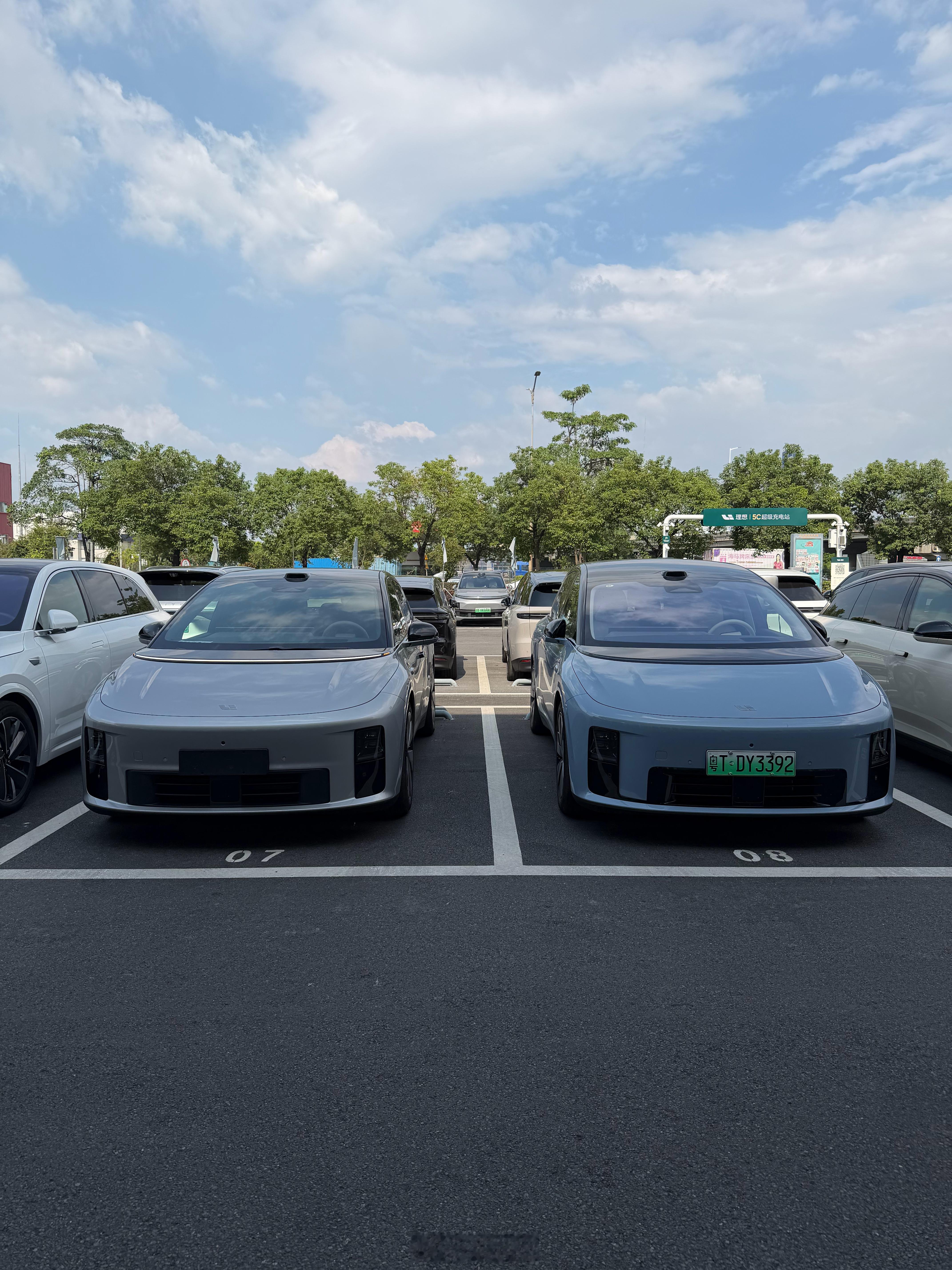 理想纯电i6i8同框，你分辨得出来吗？[滑稽笑]理想i6上市理想i8﻿​​