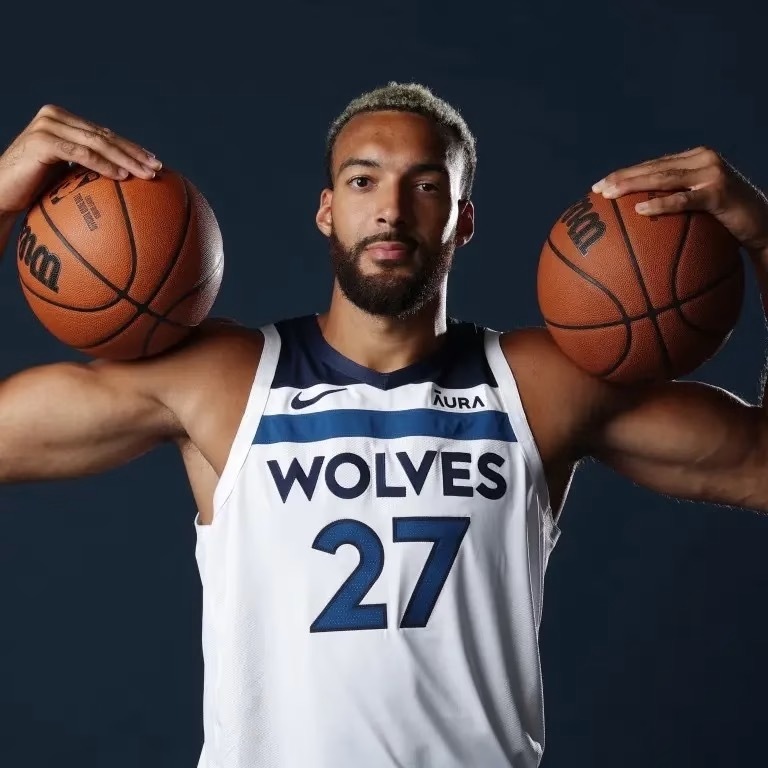 NBA随着戈贝尔的加入，现役共有5人生涯突破10000篮板1、詹姆斯——117