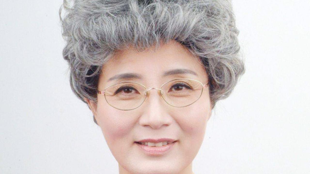 年龄还很年轻却已经有白头发怎么办? 别急, 健康哥教你招美丽女人灸