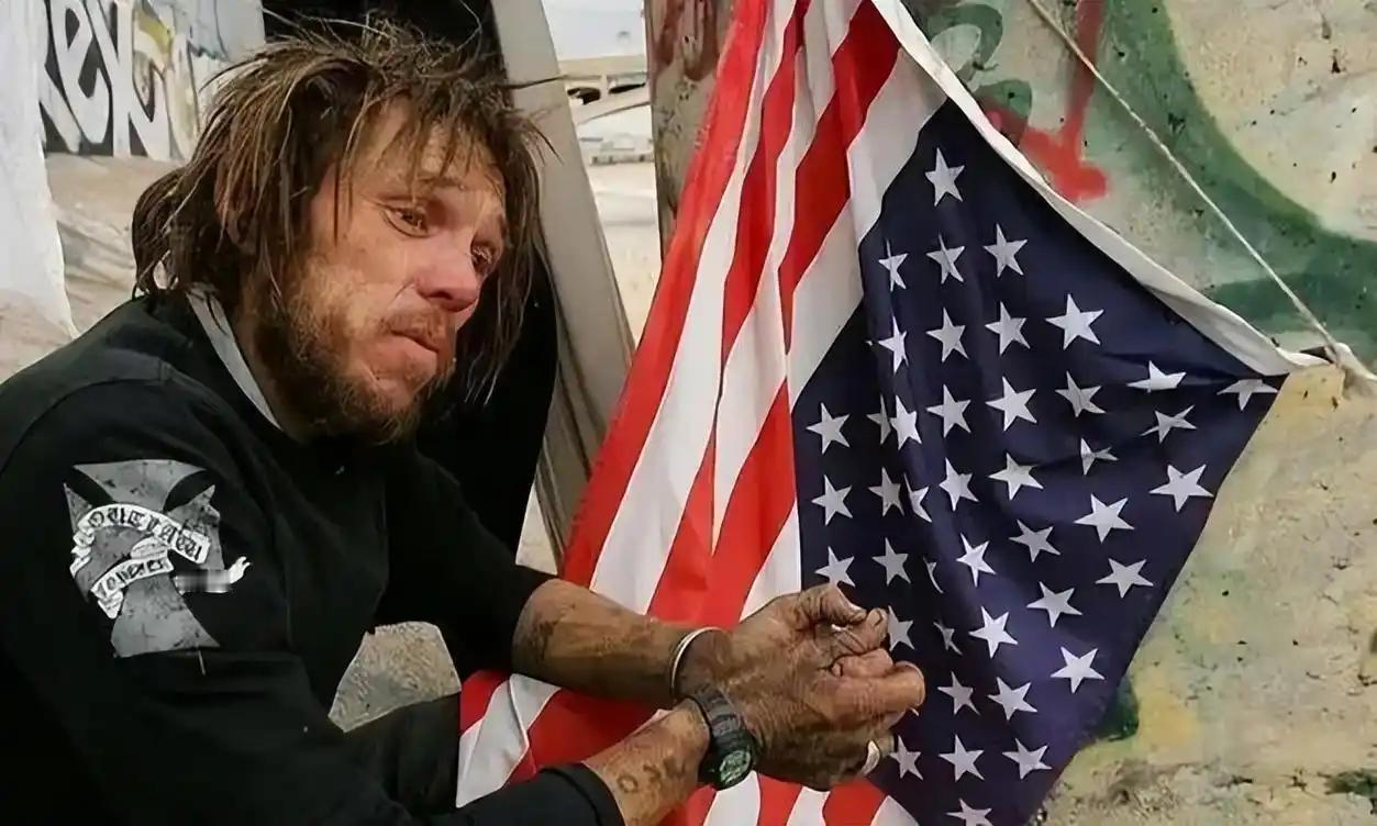 新闻学教授刘亚东1月31日一大早就发文说，中国人就该管好自己的事，不要通过“斩杀