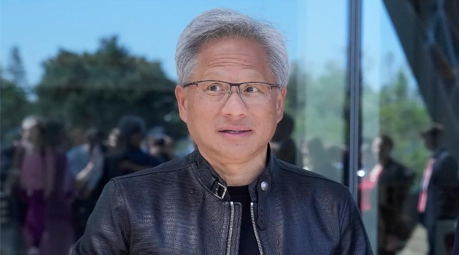 谈到与中国AI竞争，英伟达的黄仁勋10月8日接受CNBC采访时，说了下面这些话：