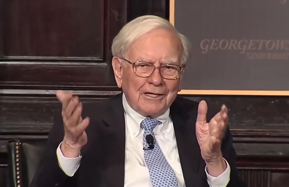 伯克希尔的现金储备增至创纪录的3816亿美元。网友：巴菲特在等什么？大V