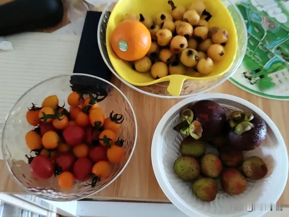 又吃剩一大堆垃圾，戒零食可真难啊！除非你不买，不看到，有事忙顾不上，否则，一吃就