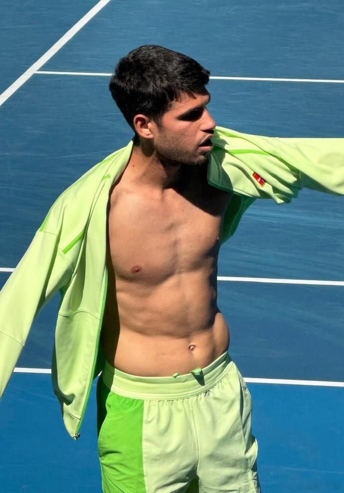 吓懵了，不知道你们看阿卡的这场比赛啥感受……阿尔卡拉斯决胜盘一上来就被破发，阿卡