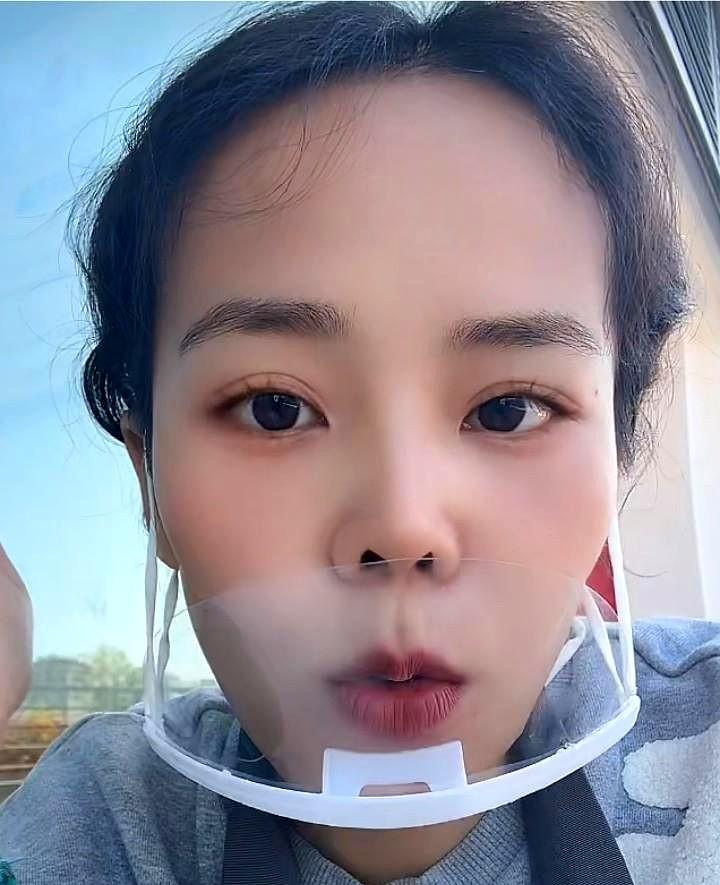 熊磊今天直播，终于讲了心里的话！婚姻生活并不幸福，没有过多的留恋！小熊说：为