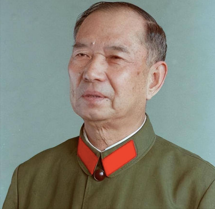 1982年，开国少将尤太忠前往部队视察工作，但看到一个副团长后感觉十分面熟，于是