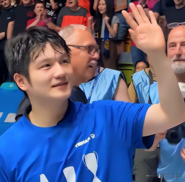 樊振东拒绝WTF霸王条款公开硬刚，，同样深受其害，王楚钦、孙颖莎为何置身事外作壁