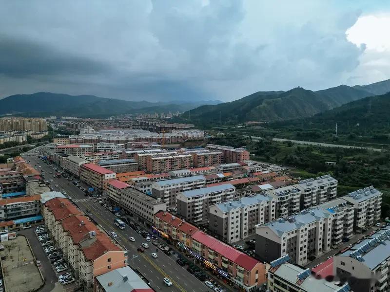 张家口好玩的地方可太多啦！喜欢历史人文的，大境门景区不能错过，它可是张家口的象征