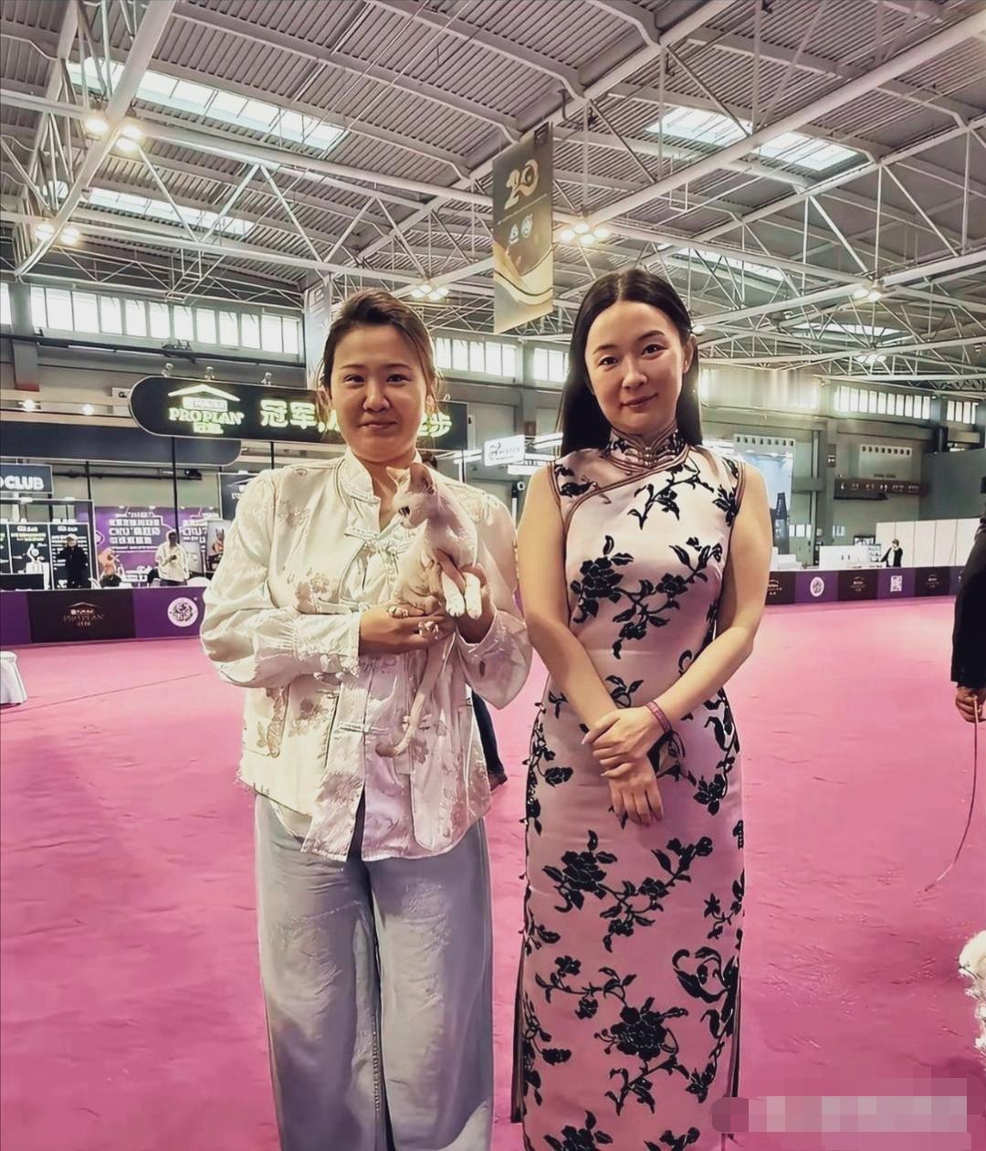 霍思燕生图，看着身材趋势是向李湘看齐！