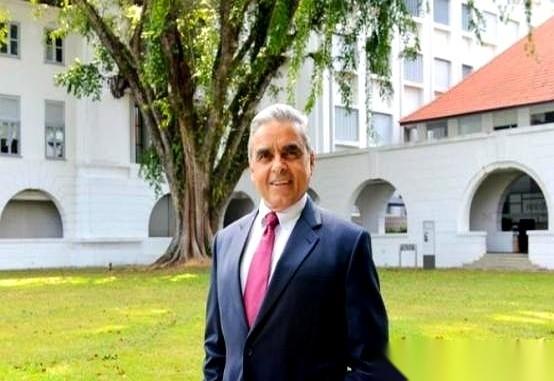 最怕的不是对面掀桌子，最怕的是你身边坐着一桌子“聪明人”。眼睁睁看着人家把火都