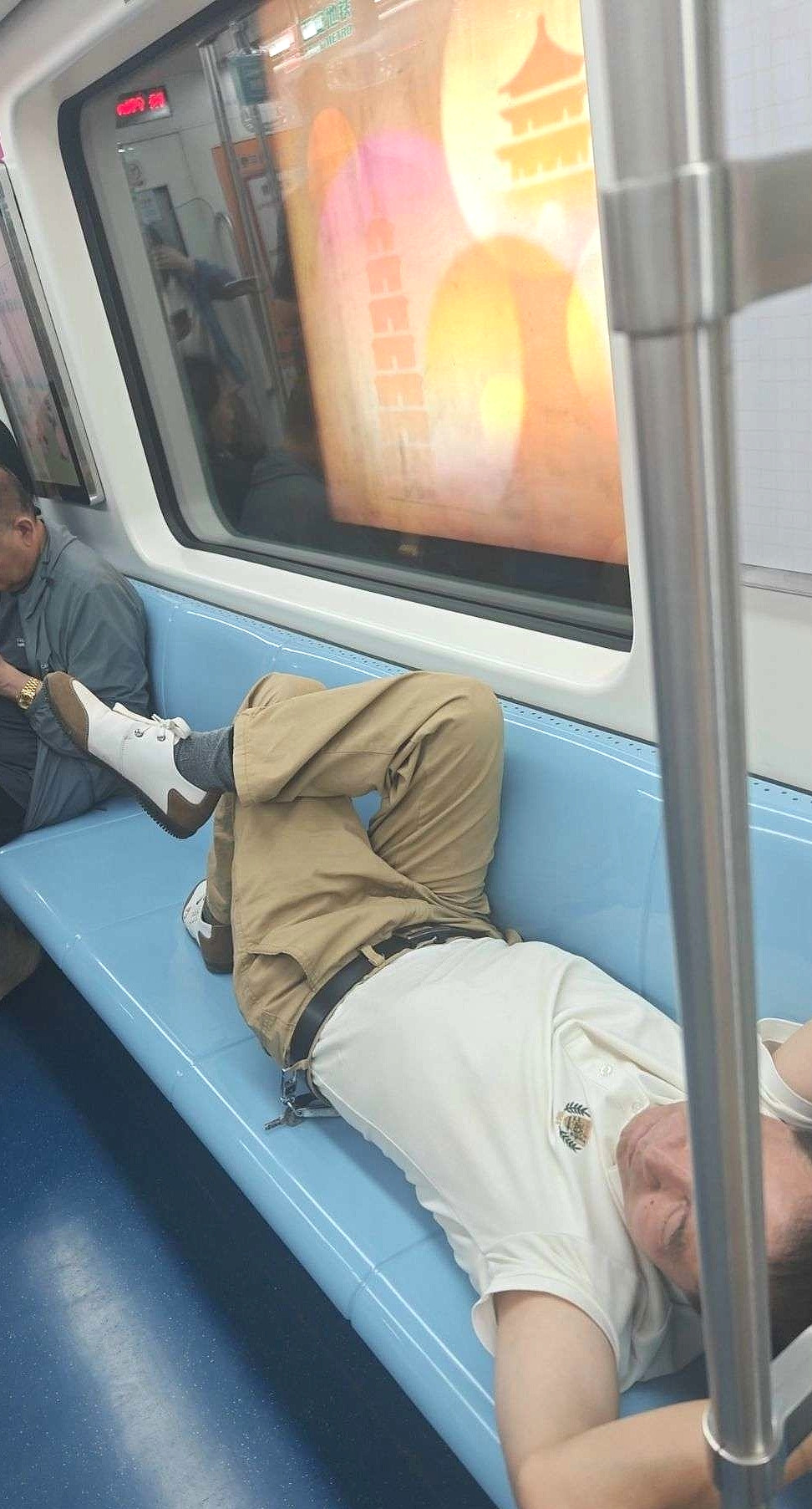 怎么能让他起来。还不骂我