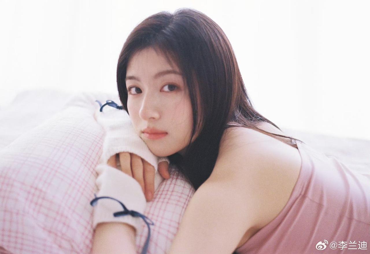 今天是可爱调皮的小兔子[爱心]李兰迪