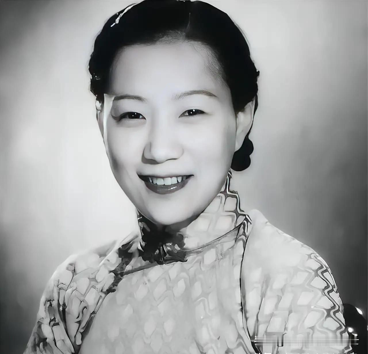 一天，盛宣怀的孙女盛佩玉外出途中，忽然想起有东西落在家里，便转身折返。刚拐过巷口