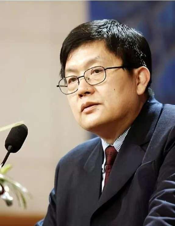 中国政府呼吁谨慎前往日本，然而复旦大学的冯玮却在此时，高调推荐中国学生去日本，并