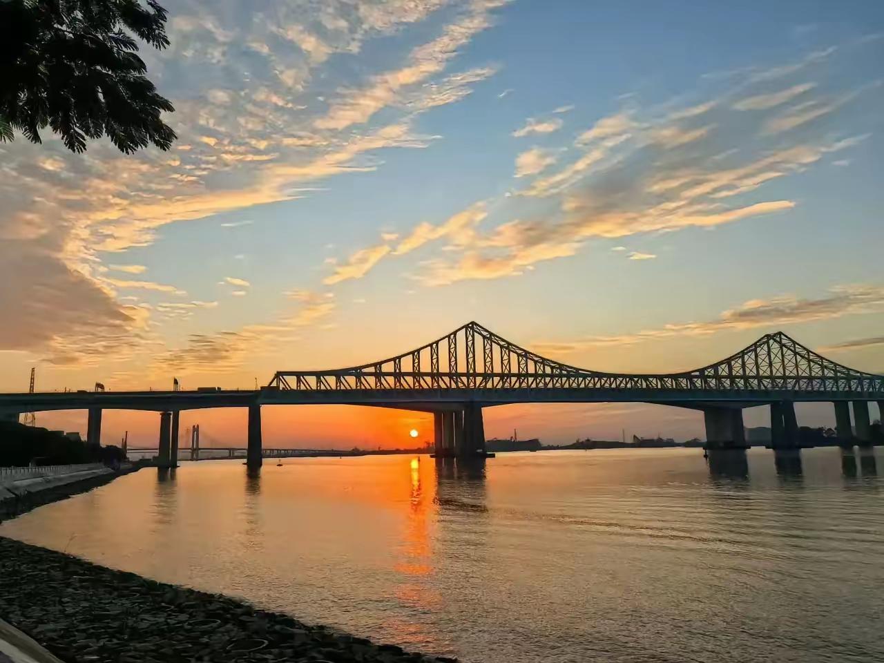 戴旭将军说，中国历史上有两次都是先进的文明被落后的文明所打败。一次是宋朝，一次是