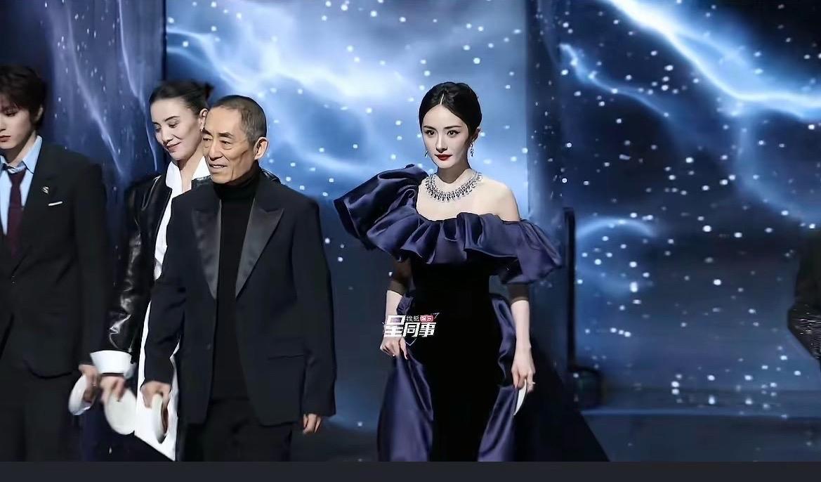 杨幂把张艺谋的c位挤走后，大家表情都好精彩哈哈哈哈