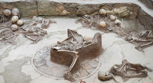 很多人以为殉葬就是把活人关进地宫，门一关就哭喊着等死。事实上，为了活命，殉葬的人