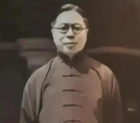 1952年吴国桢赴蒋介石寿宴：吃鱼觉出苦味，妻子腹痛离场，次日司机连人带车消失。