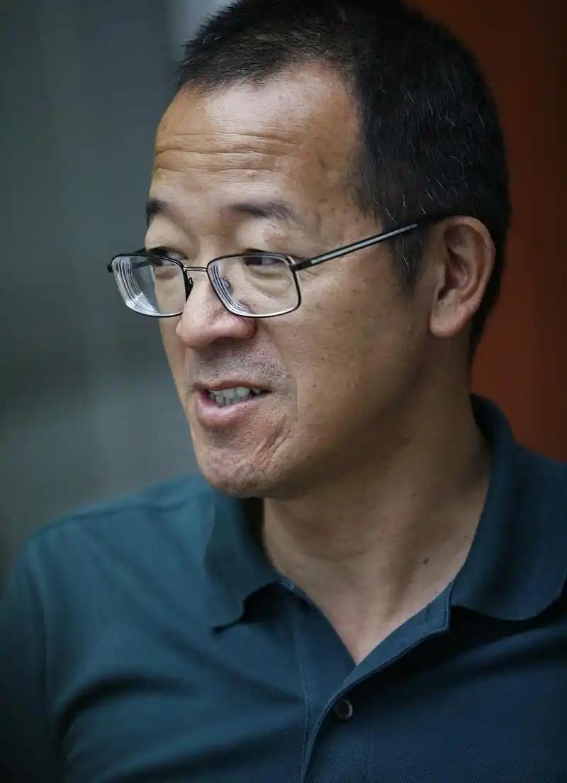 俞敏洪抛出惊人言论，他说：“如果拼了命，英年早逝的话，和不那么拼命，而活到八九十