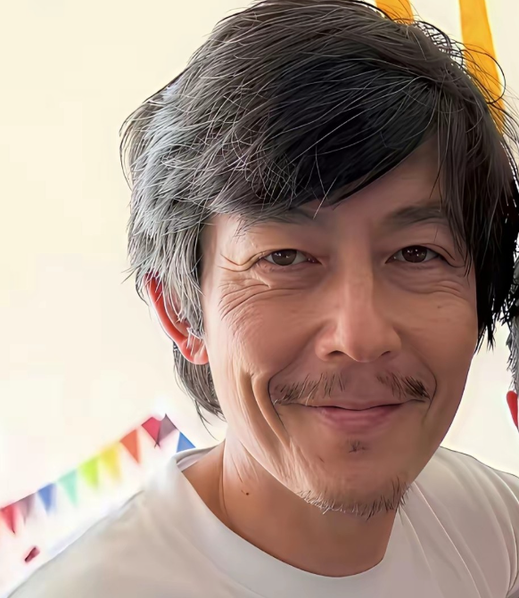 陈冠希怎么猛然间就这么老了他可是80年出生啊！都说男人不会显出断崖式的衰老，