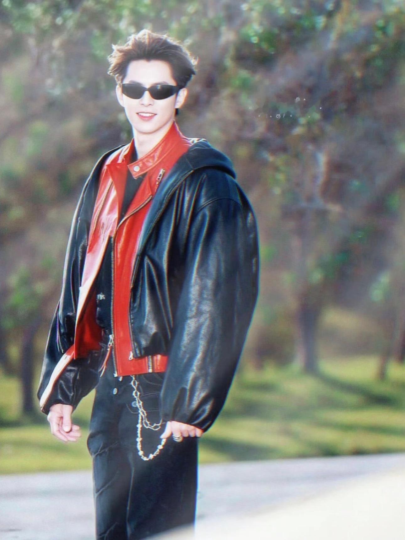 王鹤棣玩累了王鹤棣肉眼可见的玩累了宇宙闪烁请注意从兴奋到没电，王鹤棣这一天过得
