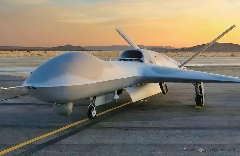 解放军新锐无人机亮相，台媒慌了！封锁台湾岛竟是真的？最近台媒对解放军新装备