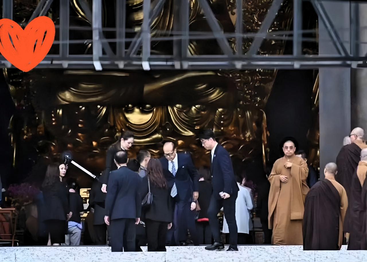 香港这把火，太平保险这次算是被架在火上烤了。8栋楼保额20个亿！听着是天文数